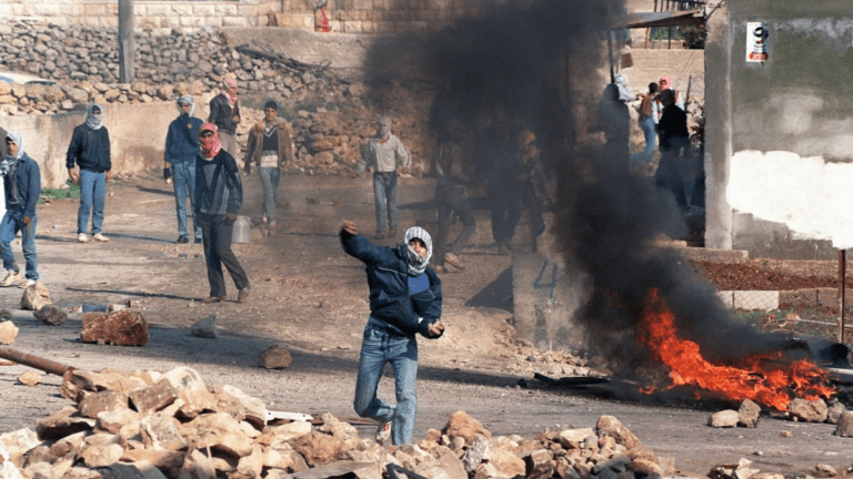 The First Intifada (Photo: voanews)